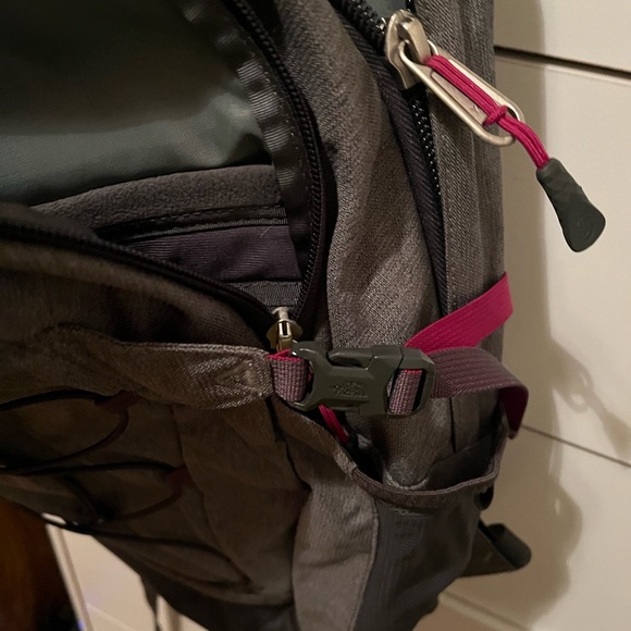 The north face trail back pack - Picture 6 of 6